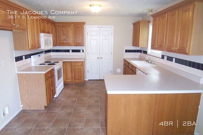 Foto del edificio - 3677 Leawood Ave
