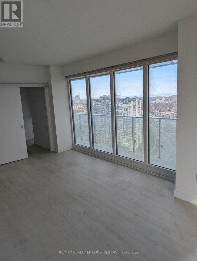 Photo du bâtiment - 3900 Confederation Pkwy