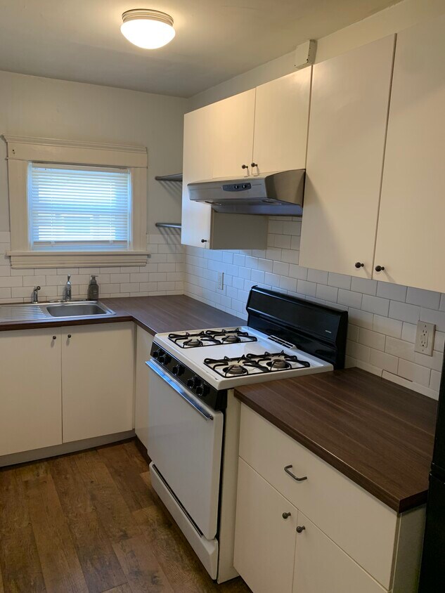 Kitchen - 231 W Washington Ave