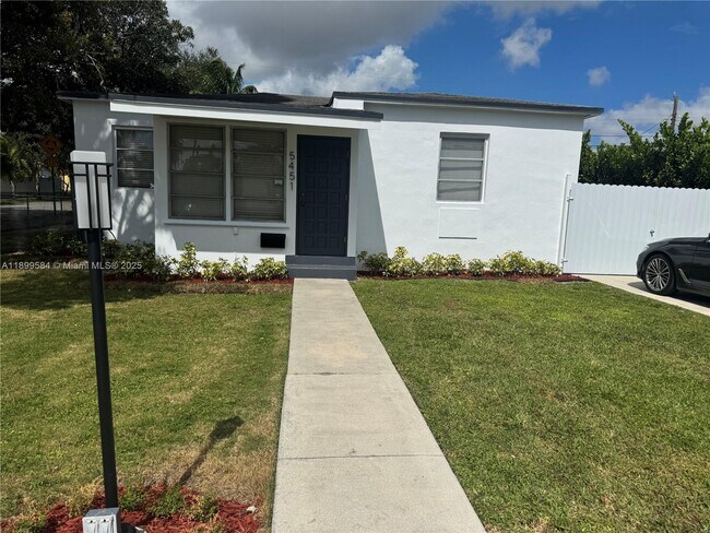 Foto del edificio - 5451 SW 6th St