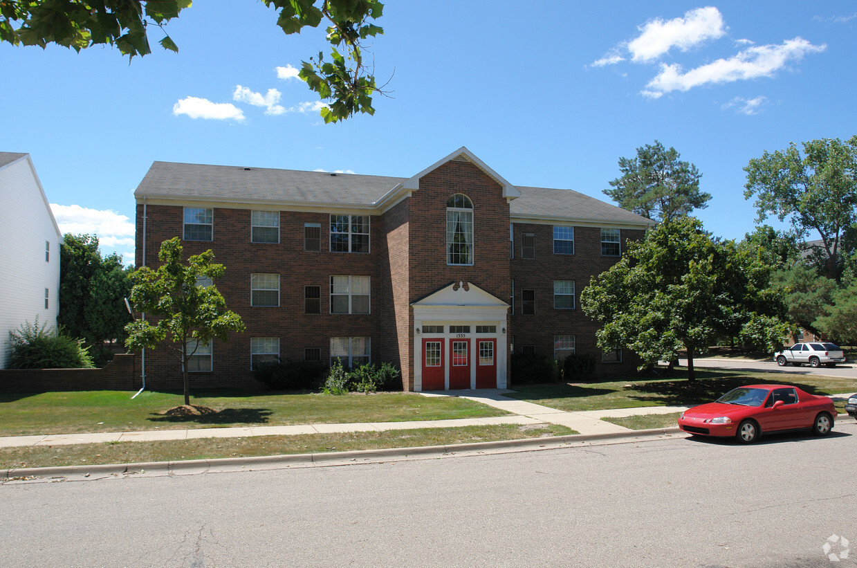 Primary Photo - 1315-1335 Westview Ave