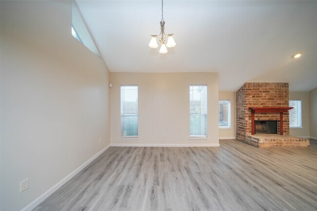 Foto del edificio - 5407 Oakhaven Ln