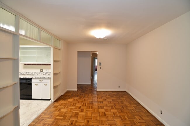 Building Photo - 4028 Ledgewood Dr