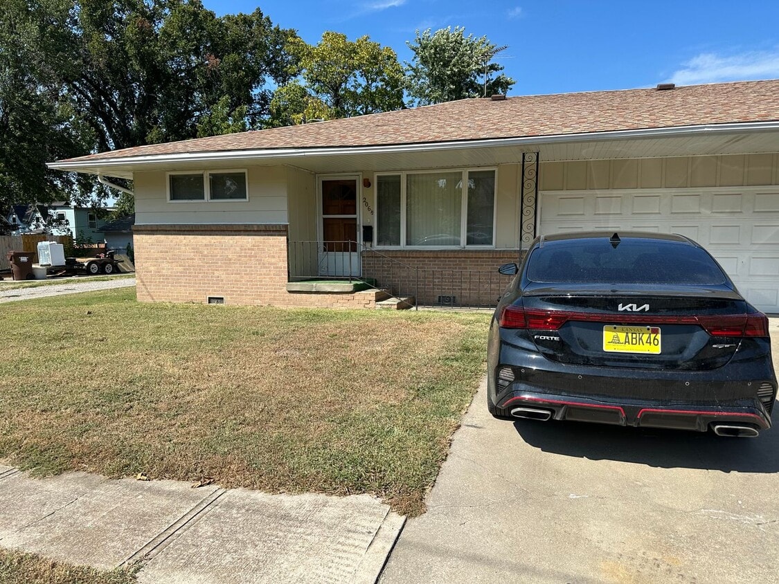 Primary Photo - 206 W. Buffalo Duplex