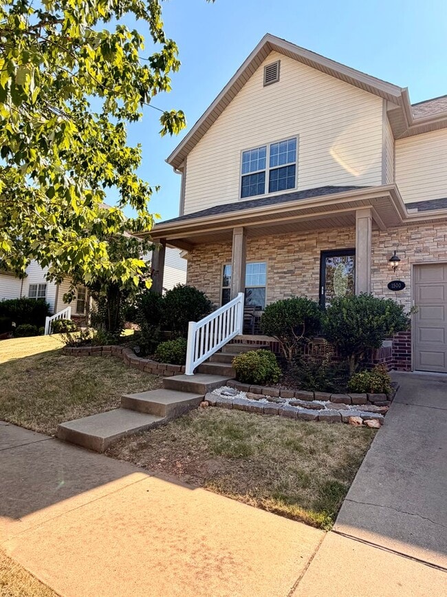 Building Photo - 1500 NE Dysart Woods Ln