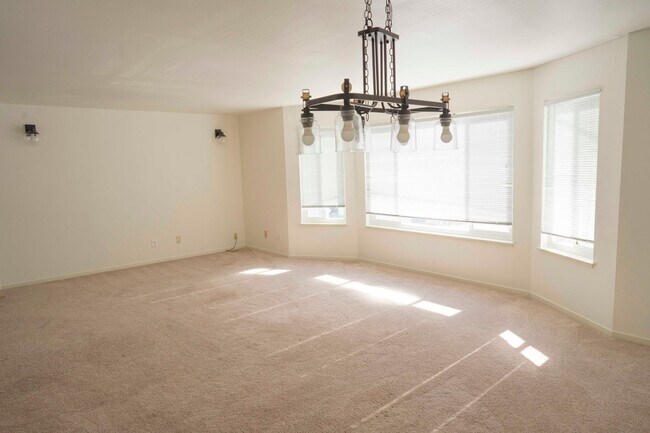 Foto del edificio - Mid-floor Flat in a duplex located in the Inner Richmond / Laurel Heights.