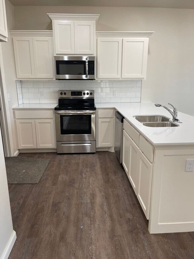 Foto del edificio - 3 bedroom duplex in Newcastle