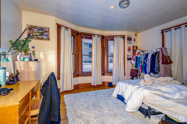 4 habitaciones, 1 baño - 118 m² - Dormitorio - 720 S Main St