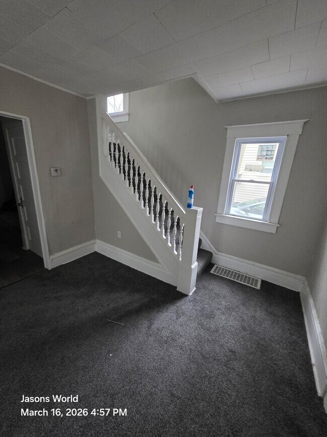 Foto del edificio - 2 bed 1 bath available