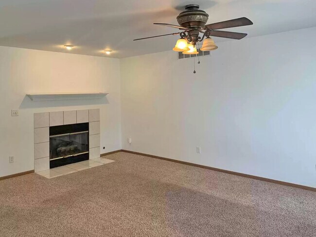 Foto del edificio - 2909 Lakeshire Dr
