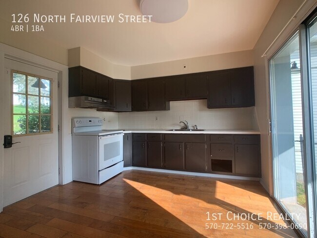 Building Photo - Beautiful 3-4 bedroom house with gas heat!