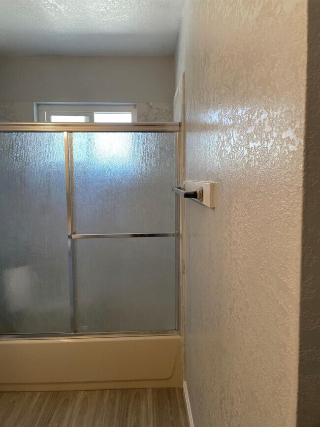 Foto del edificio - 1275 E Oak Ave