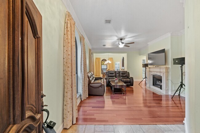 Building Photo - 5102 E Pagewick Dr