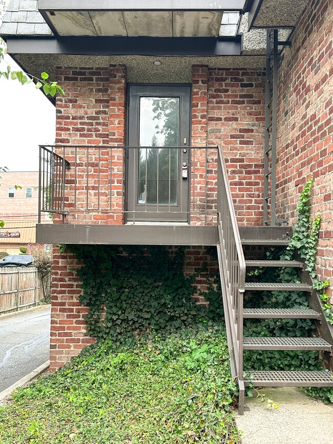 Building Photo - 274 County Rd