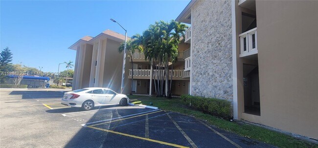Foto del edificio - 7430 Miami Lakes Dr