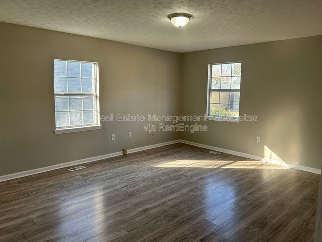 Foto del edificio - 214 W Central Ave