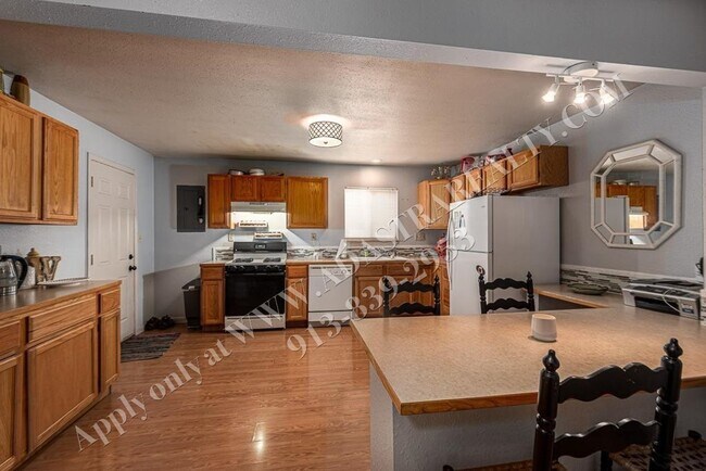 Foto del edificio - Beautiful KCK Home for Rent in Highland Crest Neighborhood-Available in MARCH!!