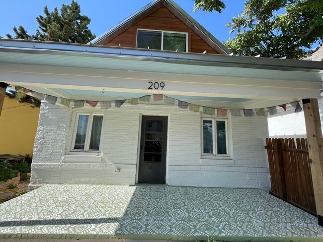 Charming 2 Bedroom, 2 Bath House for Rent! - Charming 2 Bedroom, 2 Bath House for Rent!