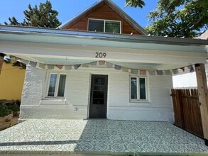 Building Photo - 209 E 45th Ave