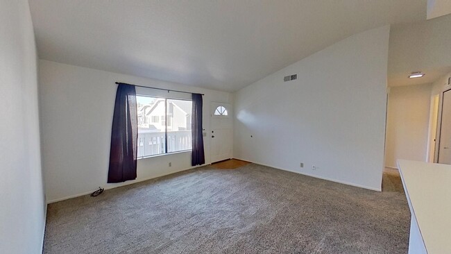 Foto del edificio - Charming 1 Bed 1 Bath Condo in Irvine!