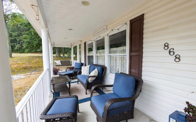 Building Photo - 868 Jamesport Dr
