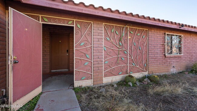 Foto del edificio - 6428 Buckaroo Loop
