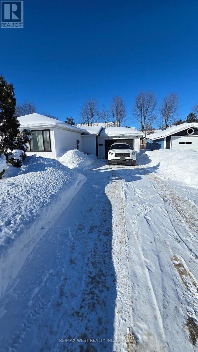 Photo du bâtiment - 328 Little Ave