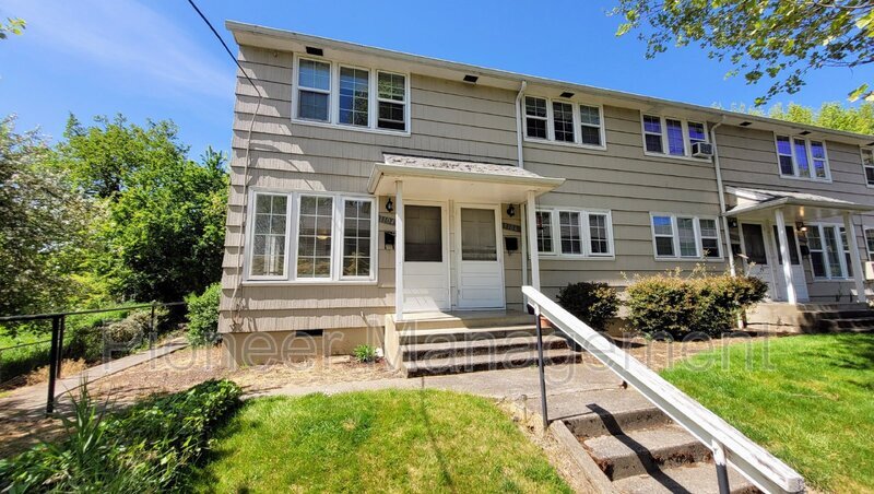 Primary Photo - 1104 NE Freemont Ave