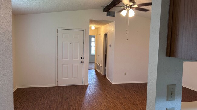 Foto del edificio - 1127 Mountain View St
