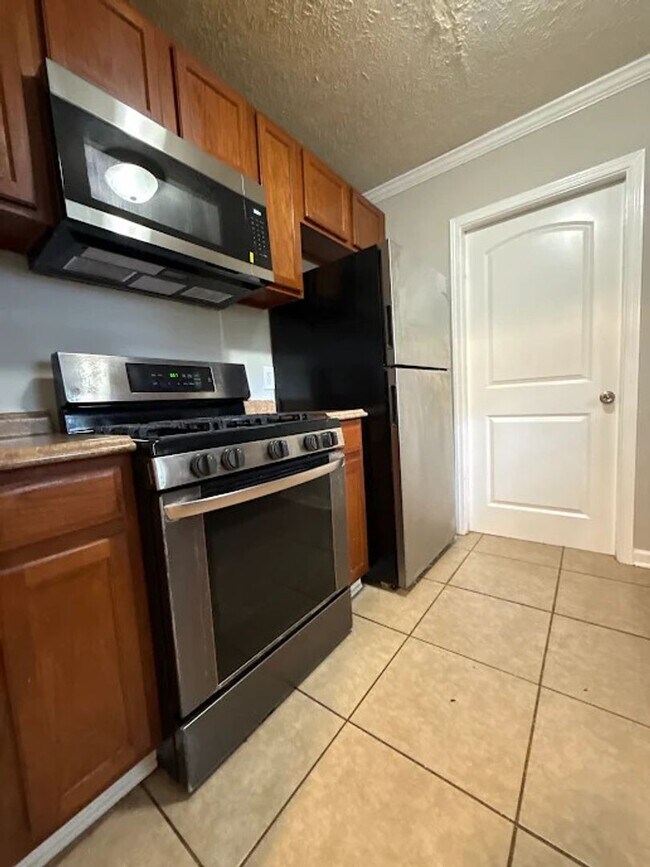 Foto del edificio - Beautiful 4BR/2BA home nestled in a quiet Ellenwood GA