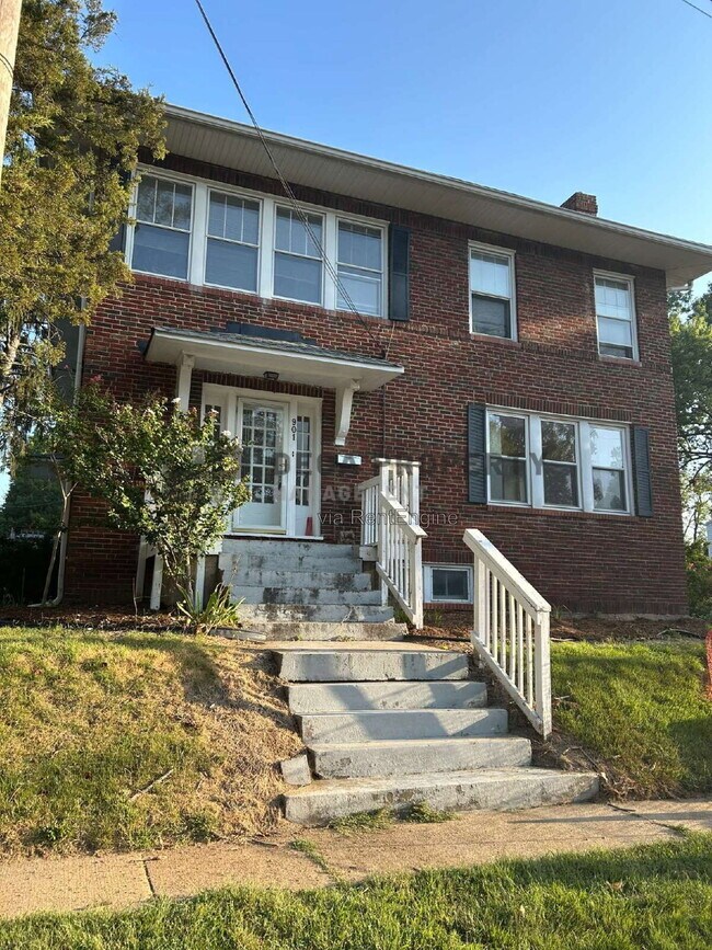 Foto del edificio - 901 Dwyer Ave