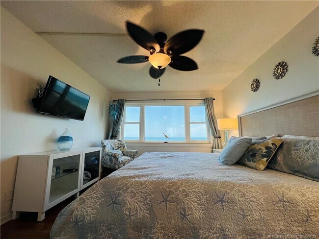 Building Photo - 9490 S Ocean Dr