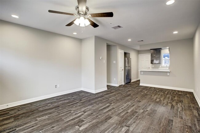 Building Photo - 10002 Neuens Rd