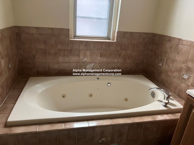 Building Photo - 1426 Commonwealth Ave