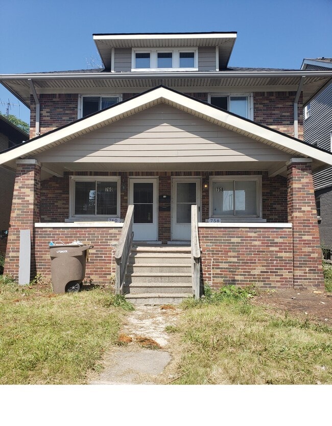 Building Photo - 758 W Huron St