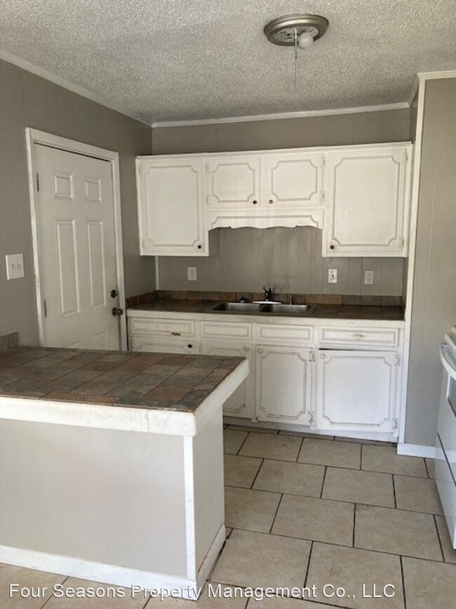 Building Photo - 3 br, 1.5 bath House - 2700 E. Angela Circle