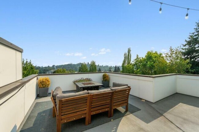 Building Photo - 2 bedroom in Seattle WA 98112