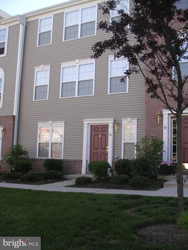 10 Pytel Run, Sayreville, NJ 08859 Townhome Rentals in Sayreville NJ