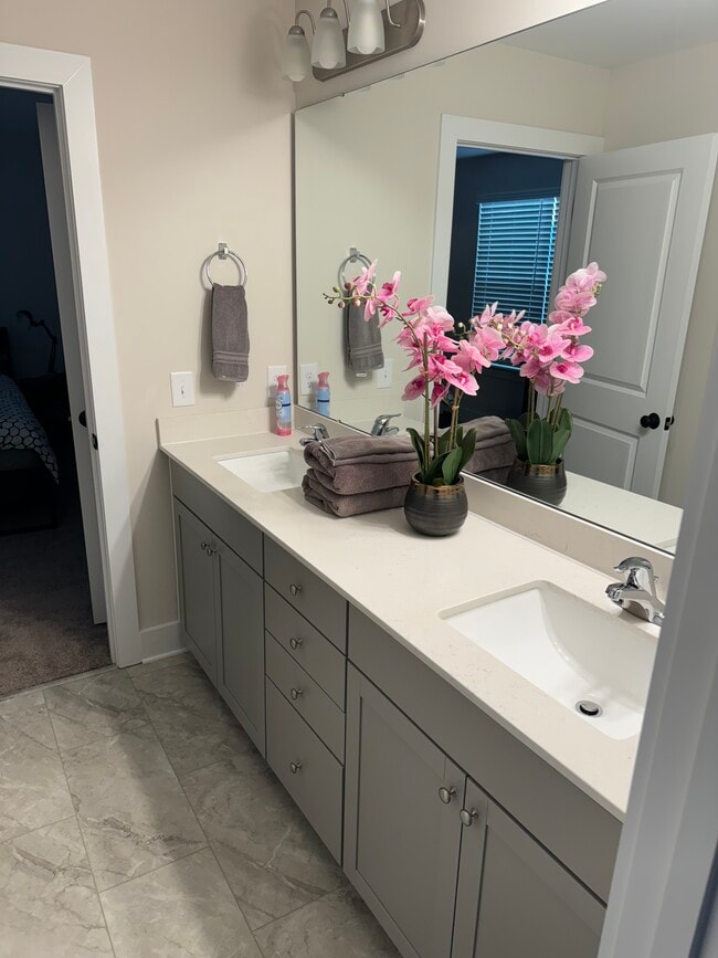 Building Photo - Mebane townhouse