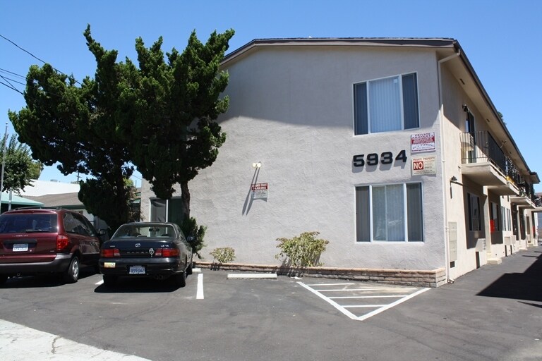 Primary Photo - 5934 Woodman Ave