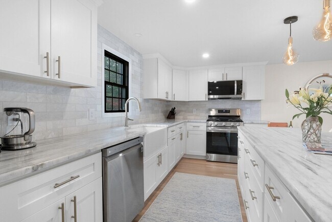 Foto del edificio - 101 Monomoyic Way