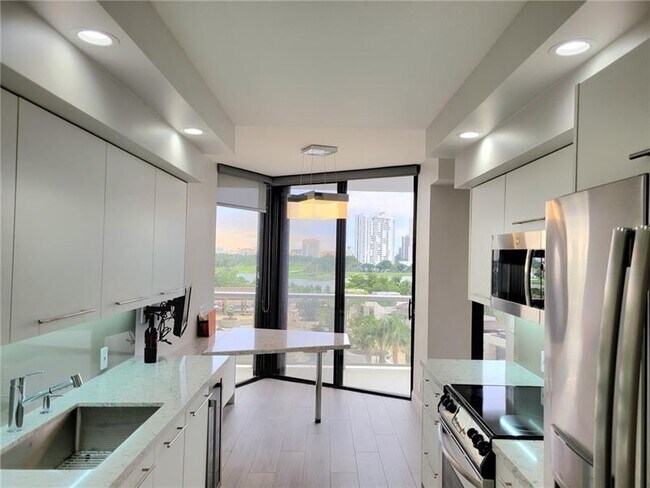 Foto del edificio - 20281 E Country Club Dr
