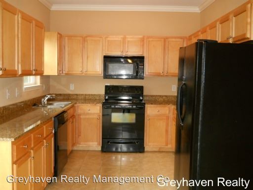 Building Photo - 5830 Crestview Dr