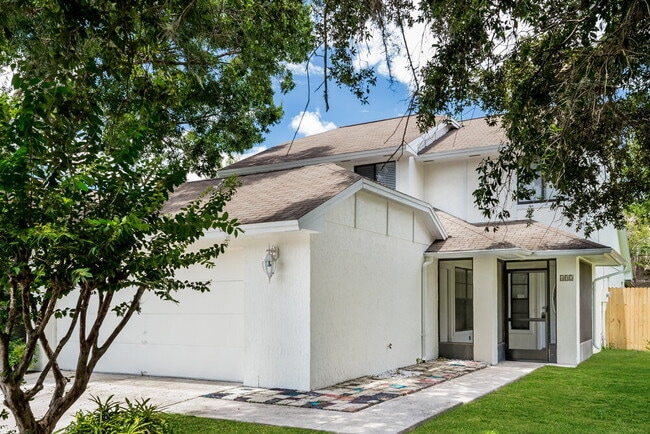 Building Photo - 402 E Springtree Way