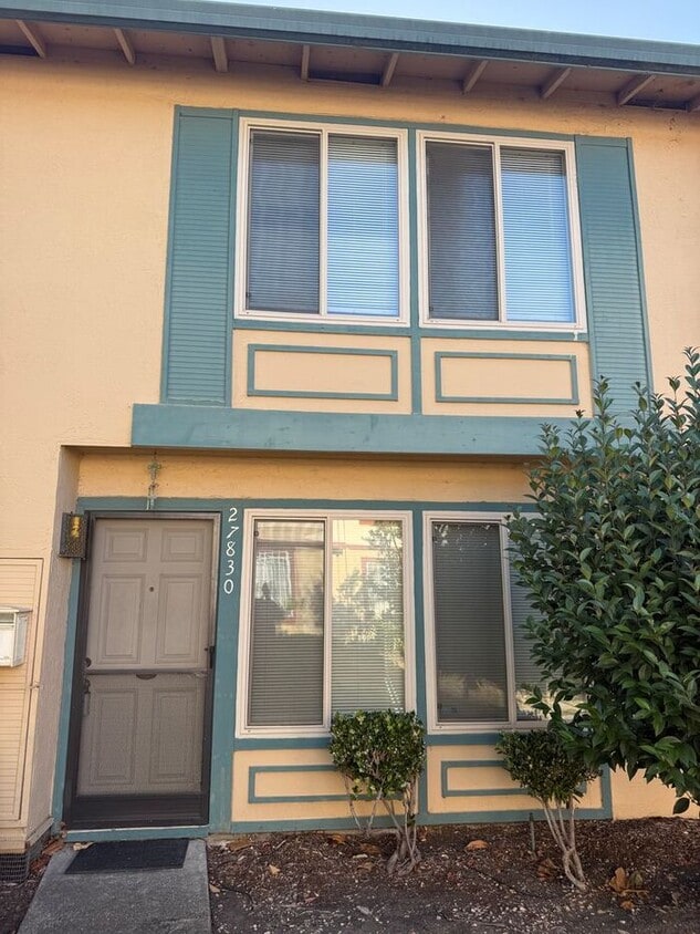 Great 2-Story Townhome - Great 2-Story Townhome