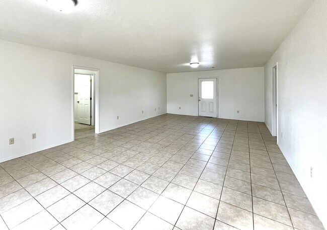 Building Photo - 473814 E 1117 Rd