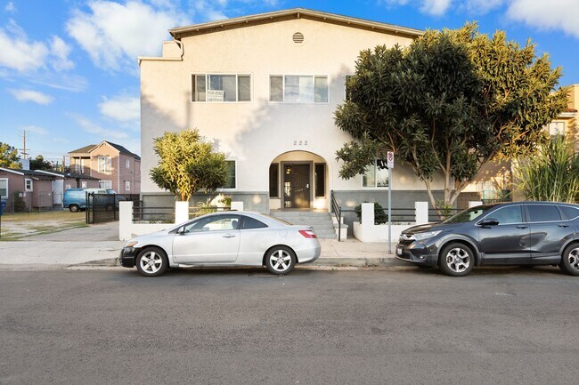 Foto del edificio - This updated and spacious 1 bedroom / 1 ba...