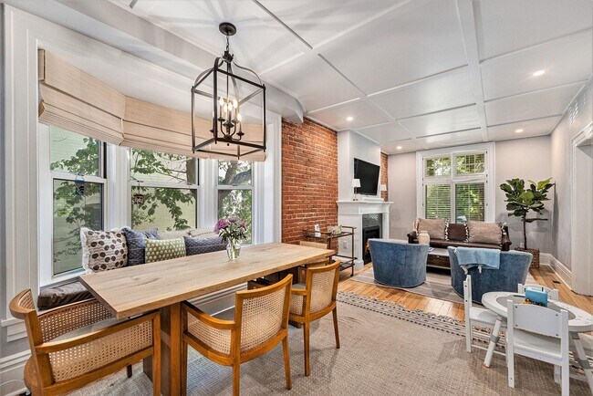 Foto del edificio - Historic 5bd  3bth Victorian Fully Updated!