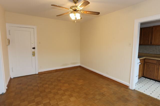Building Photo - 714 W Belmont Ave
