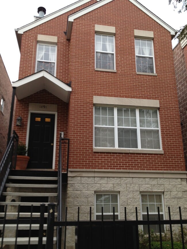 Building Photo - 1491 N Larrabee St